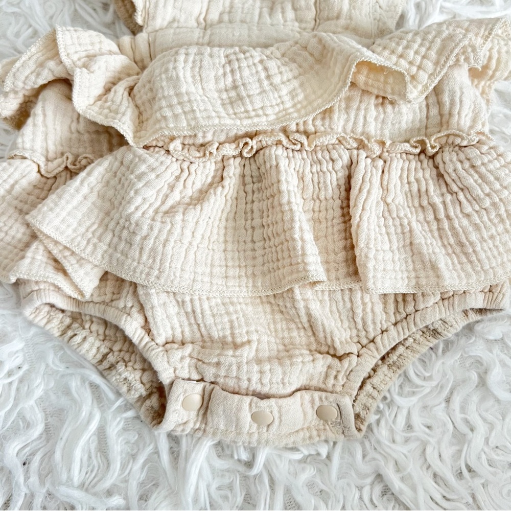 SHEIN Baby Girls Cream Tiered Ruffle Romper, Size 0-3M - Picture 4 of 7